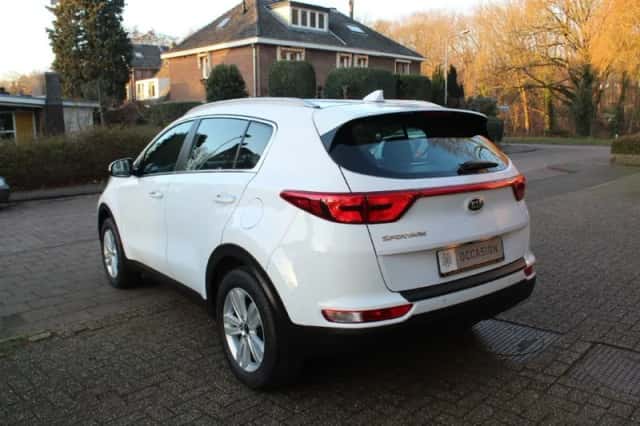 Kia Sportage (2016) thumbnail 3