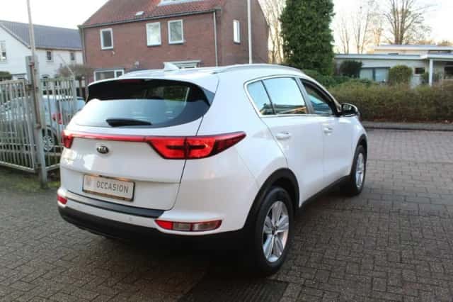Kia Sportage (2016) thumbnail 5