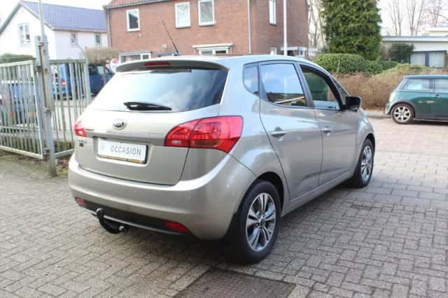 Kia Venga (2016) thumbnail 2