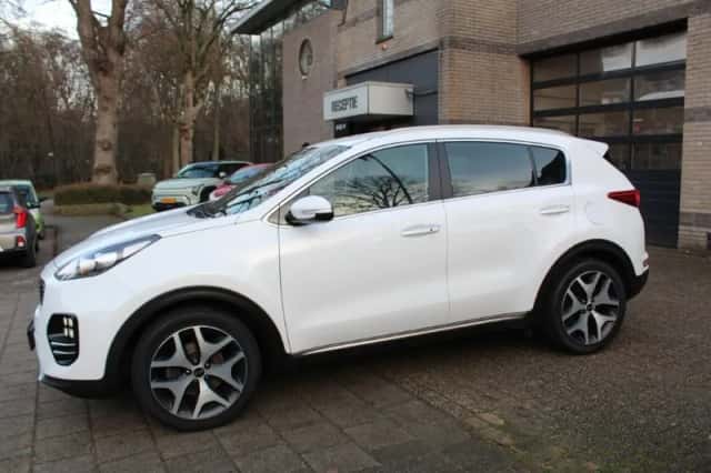 Kia Sportage (2016) thumbnail 2