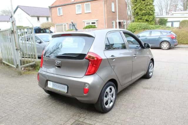 Kia Picanto (2012) thumbnail 5
