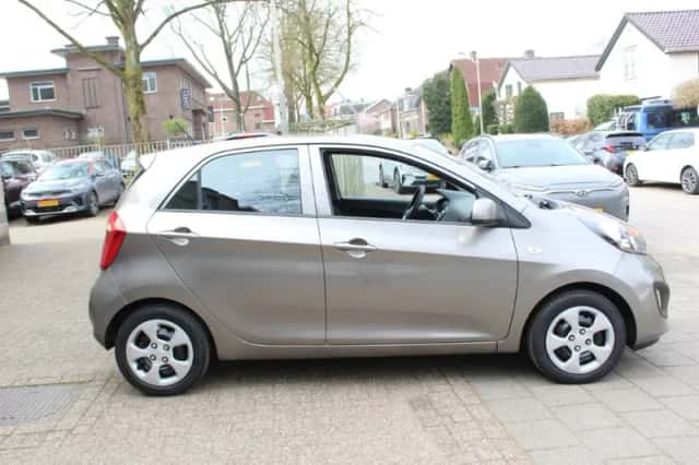 Kia Picanto (2012) thumbnail 6