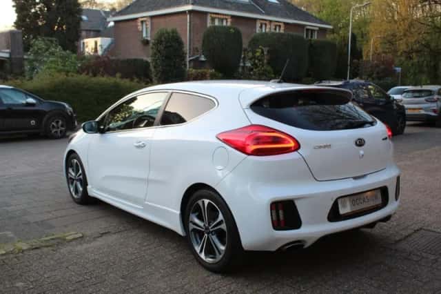 Kia Proceed (2017) thumbnail 3