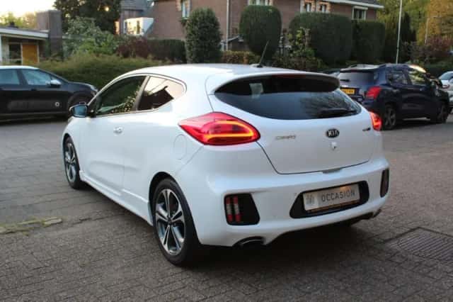 Kia Proceed (2017) thumbnail 4