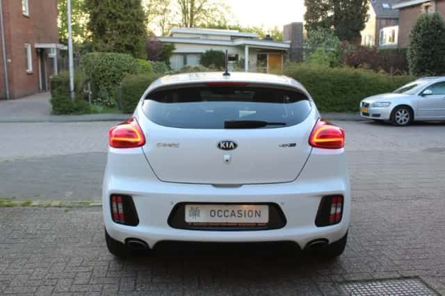 Kia Proceed (2017) thumbnail 5