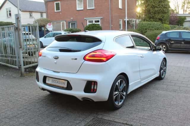 Kia Proceed (2017) thumbnail 6