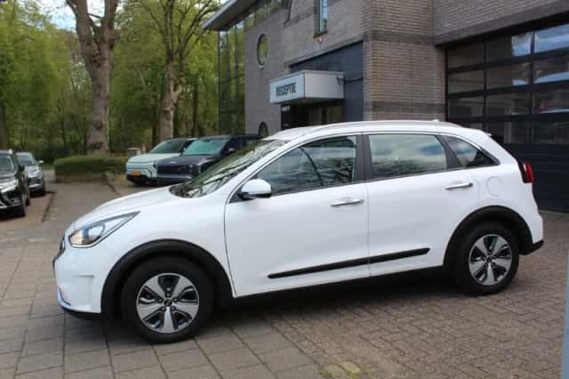 Kia Niro (2018) thumbnail 2