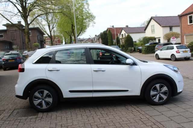Kia Niro (2018) thumbnail 6