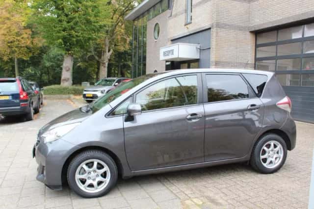 Toyota Verso S (2015) thumbnail 2