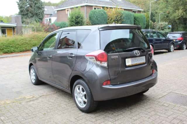 Toyota Verso S (2015) thumbnail 3