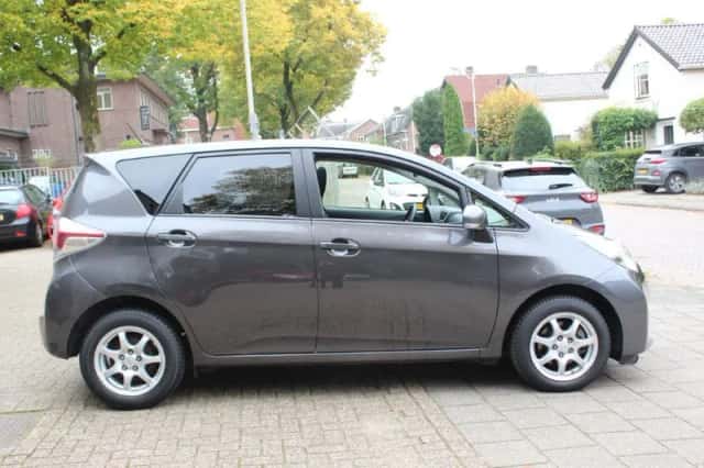 Toyota Verso S (2015) thumbnail 6