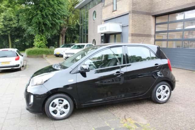 Kia Picanto (2016) thumbnail 2