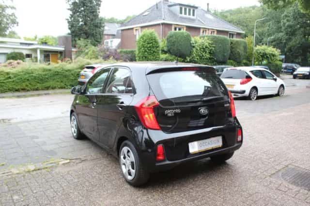 Kia Picanto (2016) thumbnail 3