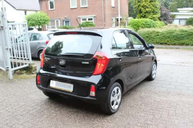 Kia Picanto (2016) thumbnail 5