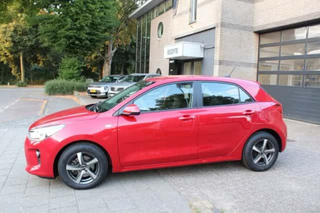 Kia Rio (2018) thumbnail 2