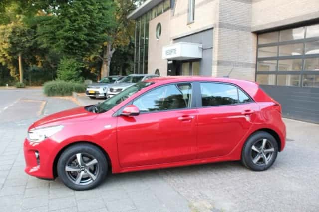 Kia Rio (2018) thumbnail 3