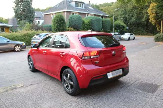 Kia Rio (2018) thumbnail 4