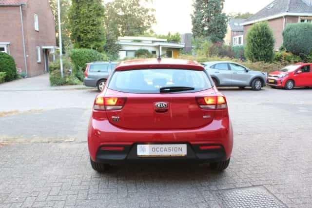 Kia Rio (2018) thumbnail 5