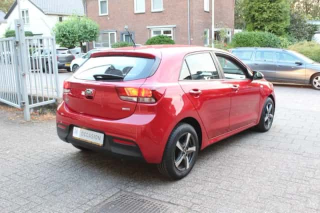 Kia Rio (2018) thumbnail 6