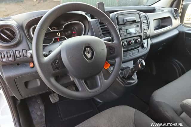Renault Trafic (2021) thumbnail 18