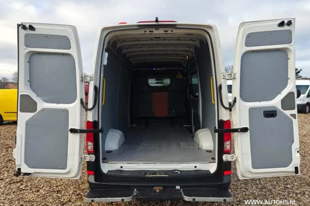 Volkswagen Crafter (2019) thumbnail 19