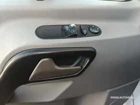 Mercedes-Benz Sprinter (2016) thumbnail 16