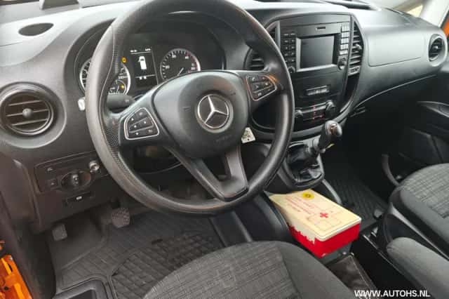 Mercedes-Benz Vito (2019) thumbnail 16