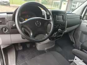 Mercedes-Benz Sprinter (2017) thumbnail 13