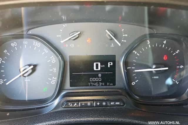 Peugeot Expert (2020) thumbnail 15