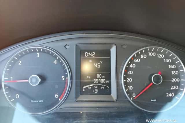Volkswagen Transporter (2010) thumbnail 12