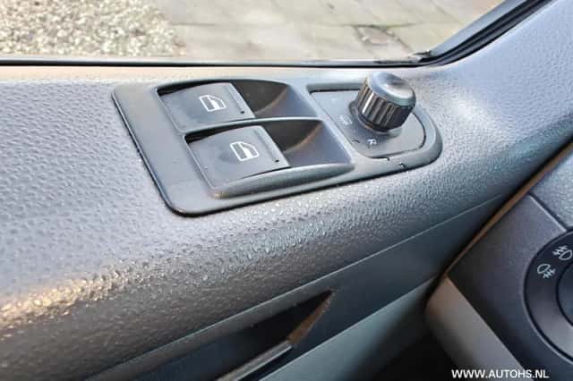 Volkswagen Transporter (2010) thumbnail 14