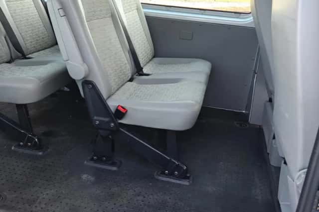 Volkswagen Transporter (2010) thumbnail 18