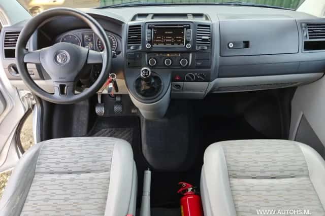 Volkswagen Transporter (2010) thumbnail 19
