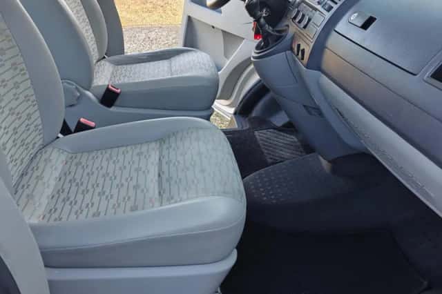 Volkswagen Transporter (2010) thumbnail 20