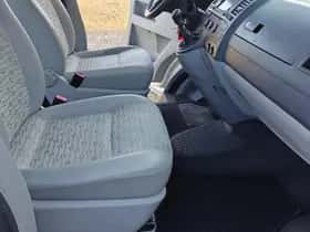 Volkswagen Transporter (2010) thumbnail 20