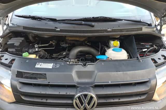 Volkswagen Transporter (2010) thumbnail 22