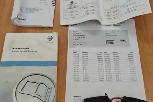 Volkswagen Transporter (2010) thumbnail 23
