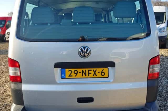 Volkswagen Transporter (2010) thumbnail 5
