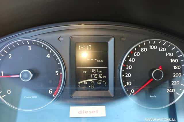Volkswagen Transporter (2010) thumbnail 11