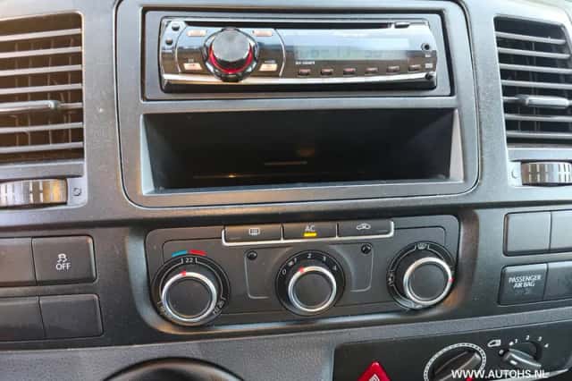 Volkswagen Transporter (2010) thumbnail 12