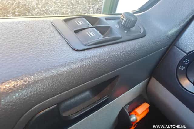 Volkswagen Transporter (2010) thumbnail 13