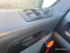 Volkswagen Transporter (2010) thumbnail 13