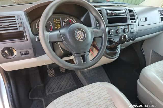 Volkswagen Transporter (2010) thumbnail 14