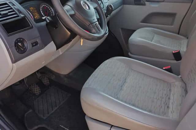 Volkswagen Transporter (2010) thumbnail 15