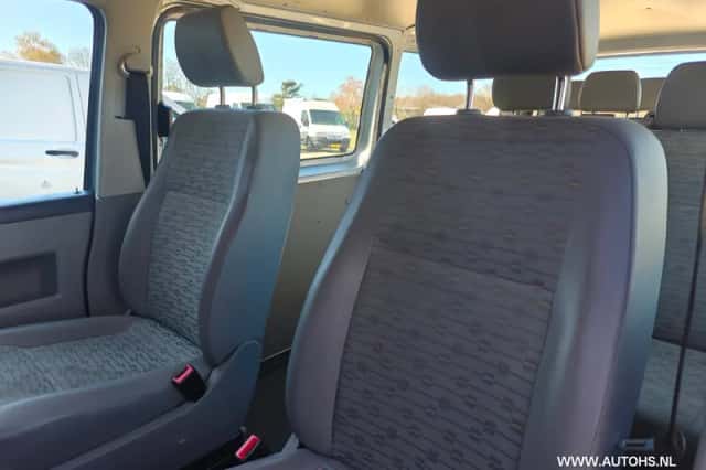 Volkswagen Transporter (2010) thumbnail 16