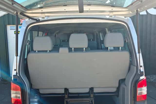 Volkswagen Transporter (2010) thumbnail 17