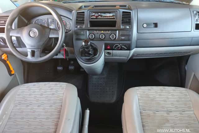 Volkswagen Transporter (2010) thumbnail 18