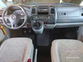 Volkswagen Transporter (2010) thumbnail 18