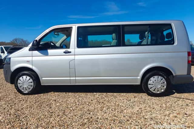Volkswagen Transporter (2010) thumbnail 3