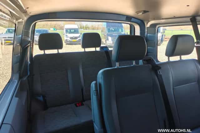 Volkswagen Transporter (2010) thumbnail 21